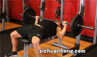 卧推的标准动作