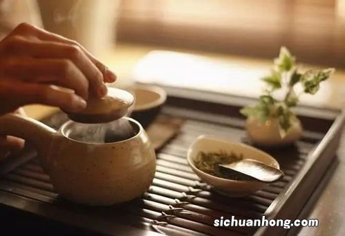 剩的茶叶水有什么用处