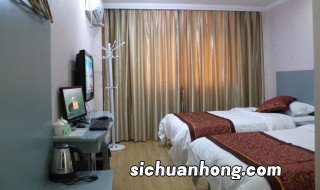 如何检查宾馆房间里是否安装了针孔摄像头？ 住酒店时如何检查房间里有没有摄像头