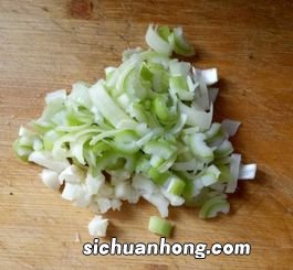 锅里放油葱花什么做法