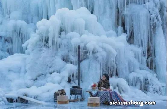 现实版“冰雪奇缘”，济南九如山飞瀑冰封，晶莹剔透宛若仙境