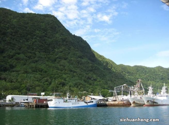 萨摩亚群岛，有典型的热带海岛风光