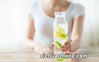 口干舌燥喝什么