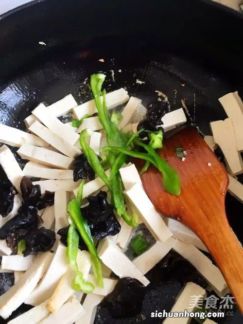 木耳炒千叶豆腐怎么做好吃