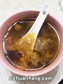 红枣枸杞银耳汤放多久