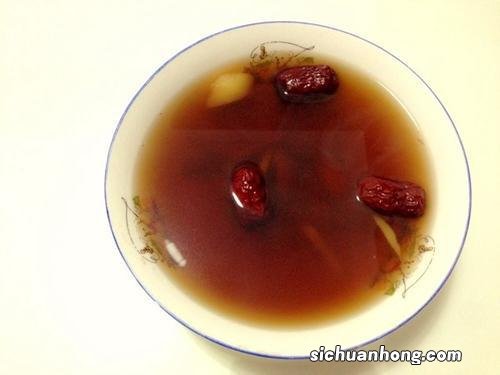 红枣枸杞银耳汤放多久