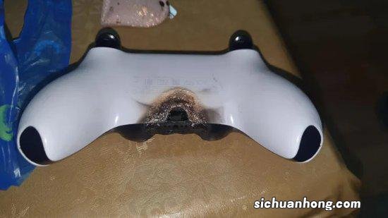 玩家称自己的PS5手柄自燃：PS5刚开机转头就着火了