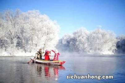 雪地里，世界纯净无比，彷佛是置身于童话里