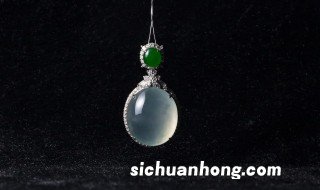 佩戴吊坠有什么讲究和禁忌 男士佩戴吊坠有什么讲究