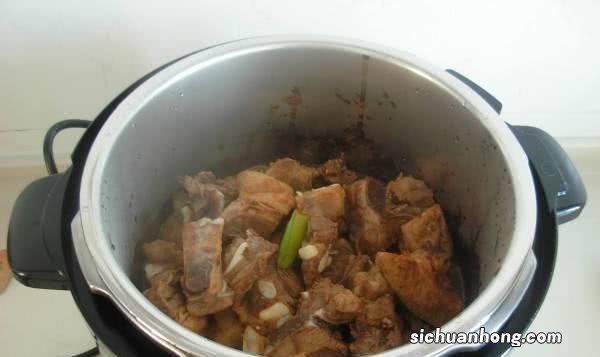 高压锅排骨炖墨鱼多久