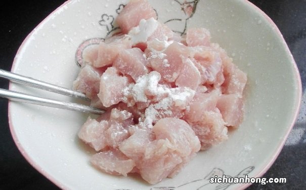 炒菜怎样是肉片变嫩?怎样做让肉片吃起来更嫩滑?