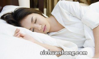 做梦梦到别人抓鱼是什么意思 梦见别人抓鱼预示着什么