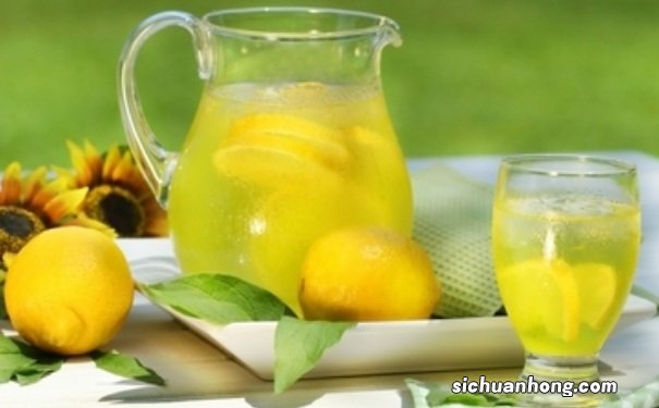 泡柠檬水的正确方法是怎样的？泡柠檬水喝有哪些好处？