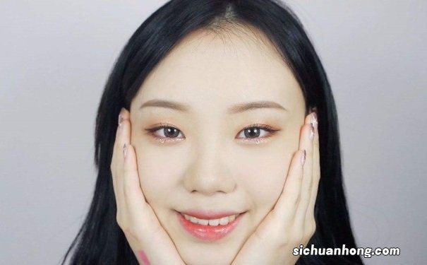 怎么画眼妆不显脏?画眼妆不显脏的方法
