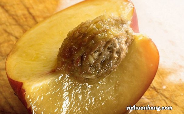 油桃会上火吗?吃油桃的注意事项有哪些?