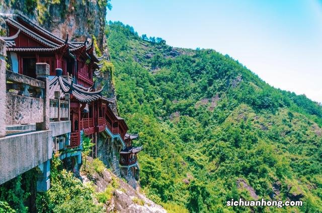 江南唯一的悬空寺，比山西恒山悬空寺还高60米，屹立700年不倒
