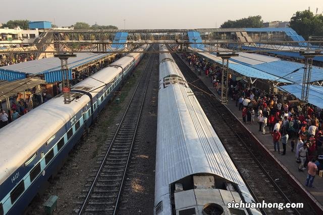 实拍印度首都德里火车，惊呆中国游客，硬件设施及服务都很到位