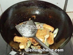 豆腐炒大葱先放什么好处