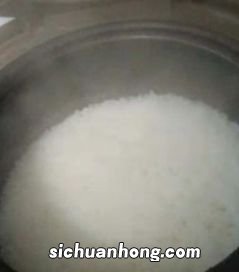 电饭煲煮饭放什么意思