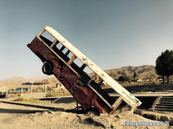 甘肃酒泉石油小镇,九层妖塔拍摄地:八十年代一夜之间变成废墟