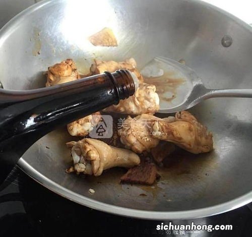 翅中配什么一起红烧