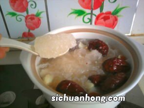 砂锅煮银耳要煮多久