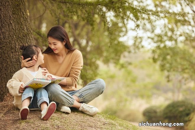 “00后”宝妈参加家长会,吐舌自拍惹争议,网友:当你孩子真可怜