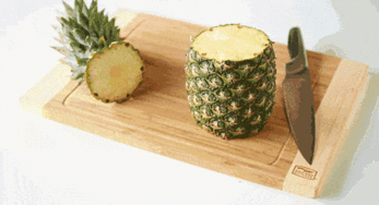怎么拿水果刀削掉菠萝皮呢
