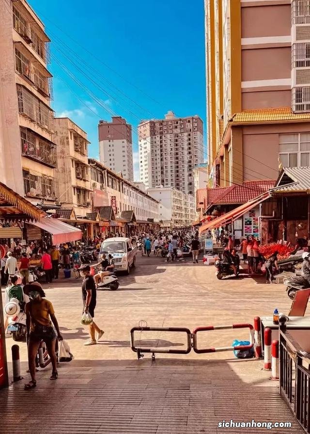 西双版纳,左手老挝冰咖啡,右手榴莲菠萝蜜,火过三亚真的不简单