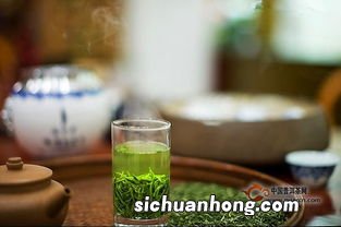 为什么绿茶泡出来是红色的水