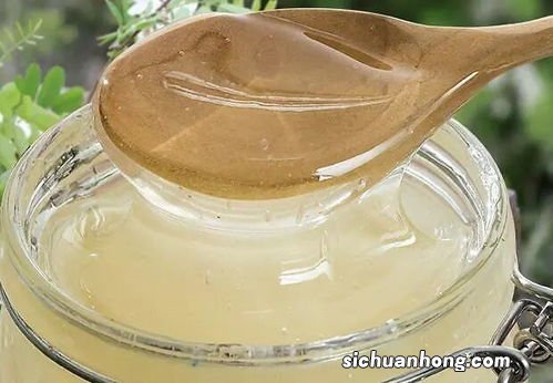 蜂蜜和荼泡在一起为什么是黑的