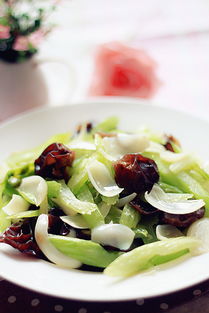 百合黑木耳芹菜怎么烧的