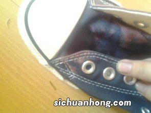 蓝色帆布鞋掉色怎么补救