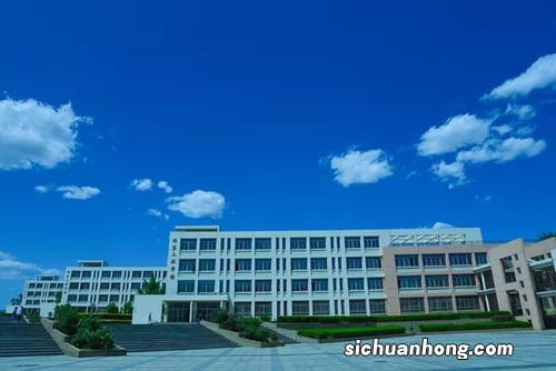 巍然矗立的是什么意思