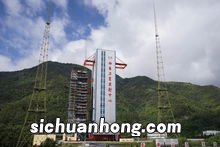 巍然矗立的是什么意思
