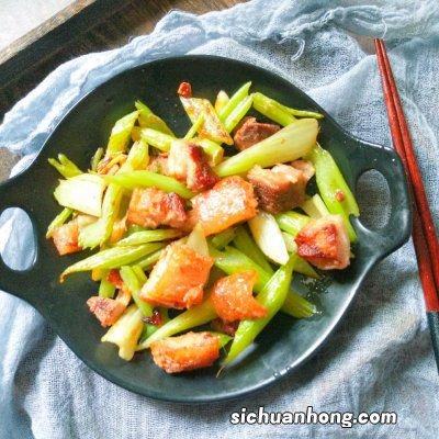 脆皮烧肉和什么菜配炒