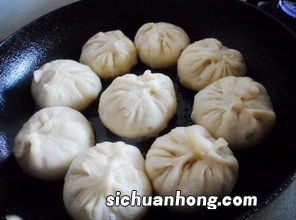 煎水煎包倒什么水好吃