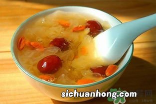 鲜银耳炖多久