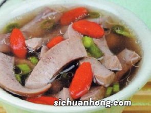 用什么药材煲排骨汤