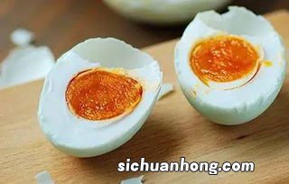鸭蛋怎么腌制出油窍门