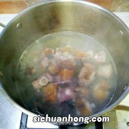 烟熏排骨炖什么好吃