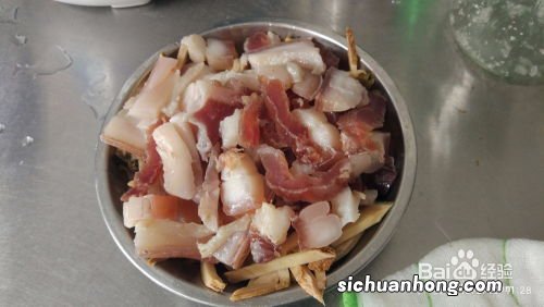 电饭煲蒸腊肉要多久