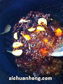 火锅店的蒜蓉油怎么做的