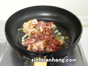 鸭腿煲仔饭怎么做