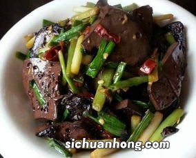 猪血炒大蒜对什么病好