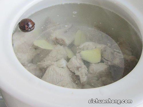 黄豆芽炖排骨怎么做好吃