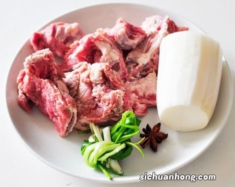 牛骨头和什么材料煲汤