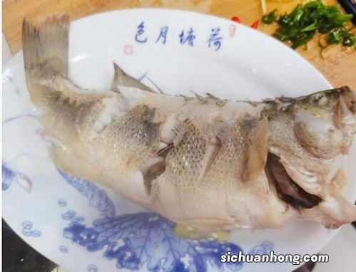 一斤半的鲈鱼蒸多久