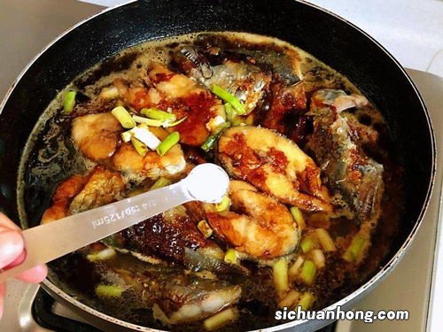 红烧鱼怎么炖好吃又简单易学