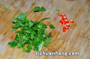 红椒炒香菜怎么做好吃